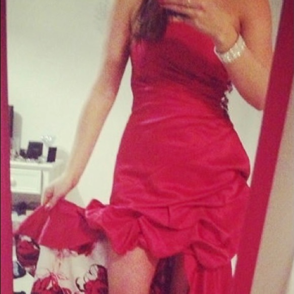 le chateau Dresses & Skirts - Red Dress